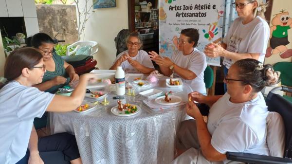 Sorriso: Projeto de artes&atilde; oferece dan&ccedil;a e artesanato para estimular idosos e pessoas com defici&ecirc;ncia 