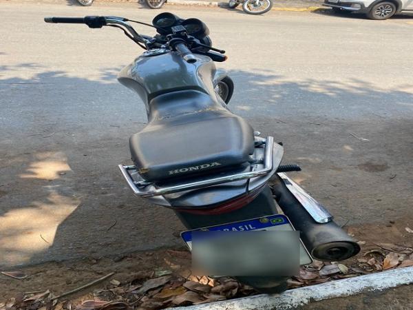 Sorriso: Homem &eacute; flagrado empinando moto e acaba preso pela GM 