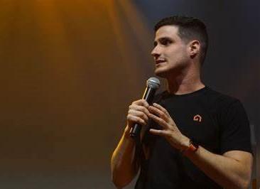 Influenciador evang&eacute;lico &eacute; preso com suspeita de estupro contra fi&eacute;is