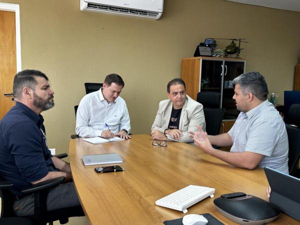 Sorriso: Maurício Gomes e Damiani confirmam a entrega de duas viaturas para patrulha Maria da Penha na Secretaria de Estado de Segurança