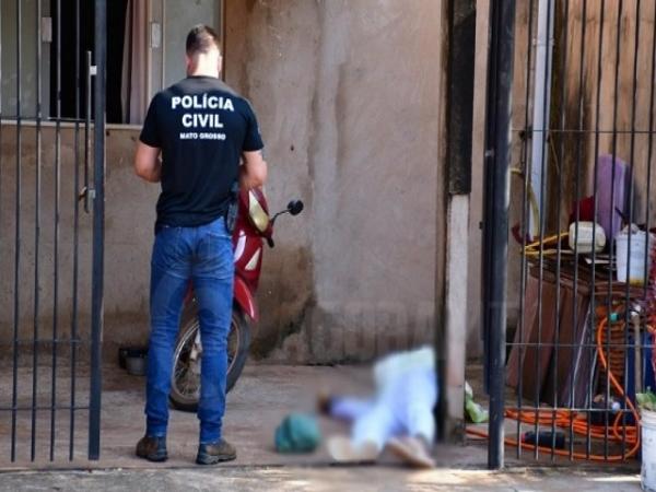 MT: Preso &eacute; morto com cerca de 11 tiros em frente a casa de parentes durante visita 