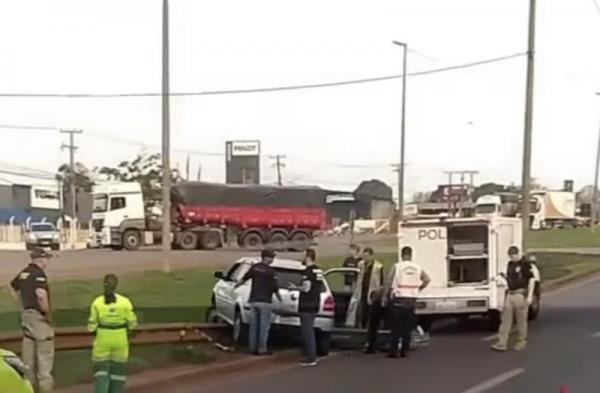 MT: Motorista &eacute; encontrado morto dentro de carro em canteiro na BR-364