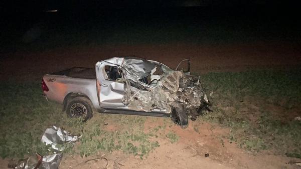 MT: Grave acidente entre caminhonete e carreta deixa dois feridos na MT-010