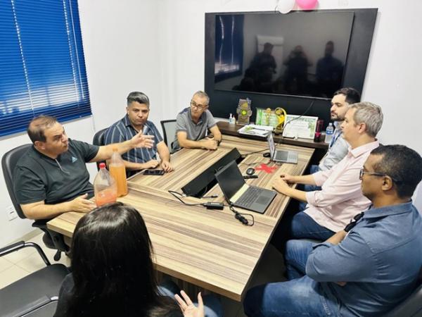 Sorriso: Damiani, Maur&iacute;cio Gomes e Z&eacute; da Pantanal cobram solu&ccedil;&atilde;o para a &aacute;gua suja fornecida no M&aacute;rio Raiter