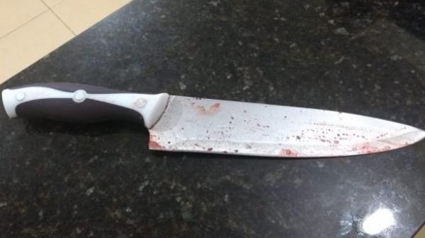 Adolescente é esfaqueada pela mãe que tentou golpear acusado de estupro