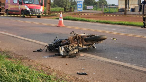 Sinop: Motociclista morre ap&oacute;s bater de frente com carreta na BR-163