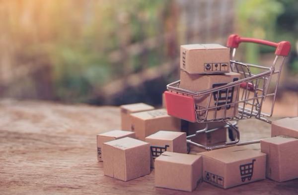 Sorriso: Caixas caem de caminh&atilde;o ap&oacute;s porta se abrir e adolescentes furtam encomendas no Jd. Aurora