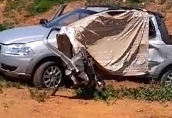 MT: Idoso morre em grave acidente ap&oacute;s ser arremessado de picape atingida por Hilux na MT-322