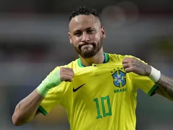 Neymar est&aacute; fora da Copa Am&eacute;rica, diz m&eacute;dico da sele&ccedil;&atilde;o