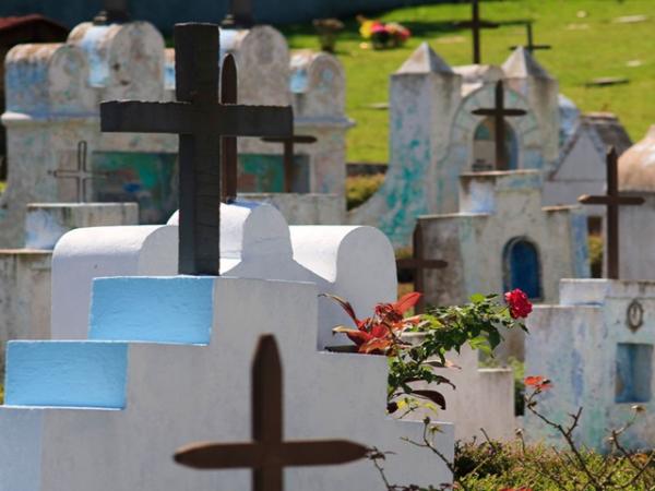 Sorriso: Homem tem celular furtado dentro de cemit&eacute;rio enquanto trabalhava  