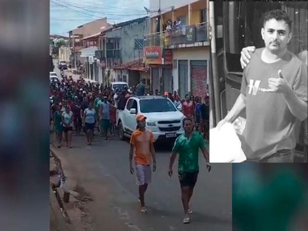 Sob forte emo&ccedil;&atilde;o e homenagens, Helton (Chavante), que morreu em acidente com entre &ocirc;nibus e carreta na BR-163 , em Sorriso, &eacute; sepultado em Esperantin&oacute;polis; "Ele era muito conhecido e querido"