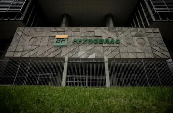 Petrobras anuncia redu&ccedil;&atilde;o de R$ 0,30 por litro no pre&ccedil;o do diesel