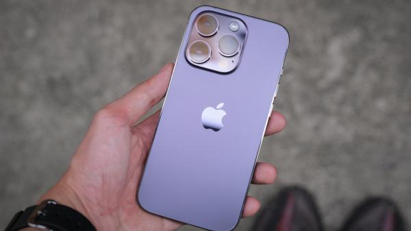 Sorriso: Mulher tem Iphone 14 PRO furtado de cima de balc&atilde;o de caixa em loja do shopping