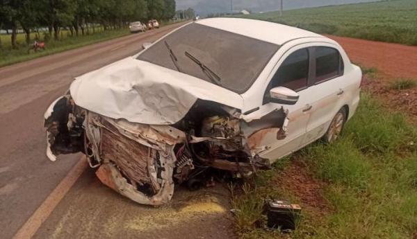 Sorriso: Mulher &eacute; socorrida ap&oacute;s acidente entre Fox e Voyage na MT-242  