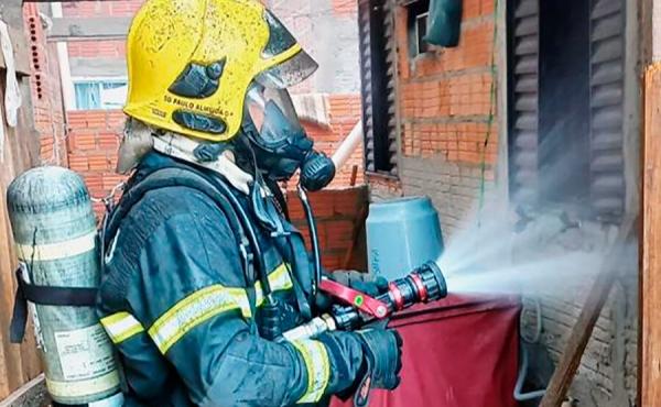 Sorriso: Bombeiros combatem inc&ecirc;ndio em resid&ecirc;ncia no Santa Maria