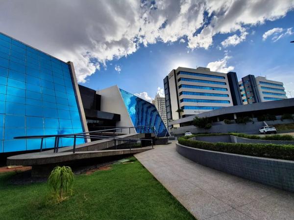 MT: Ap&oacute;s distribuir camisetas verde e amarela para funcion&aacute;rios durante pol&iacute;tica, supermercado &eacute; condenado a pagar R$150 mil por ass&eacute;dio eleitoral