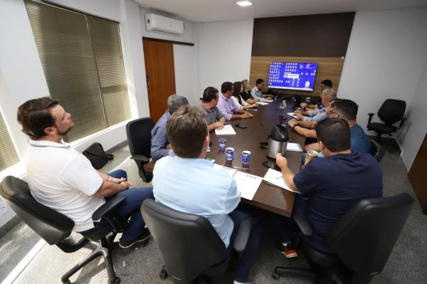 Sorriso: Ari Lafin re&uacute;ne secret&aacute;rios em a avalia&ccedil;&atilde;o de obras em andamento no Munic&iacute;pio