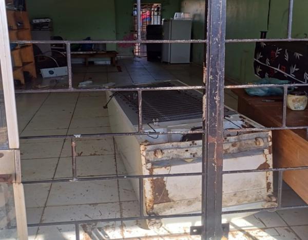 Sorriso: Homem "surta", invade casa, quebra m&oacute;veis, recebe disparo de Taser da PM e foge da UPA