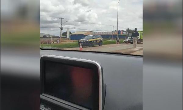 Sorriso: Carros colidem na BR-163, pista &eacute; interditada e motorista &eacute; socorrido