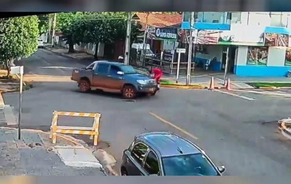 Sorriso: Motociclista fica ferido ap&oacute;s ser "jogado" longe em acidente entre moto e caminhonete, na Lupic&iacute;nio com Bandeirantes