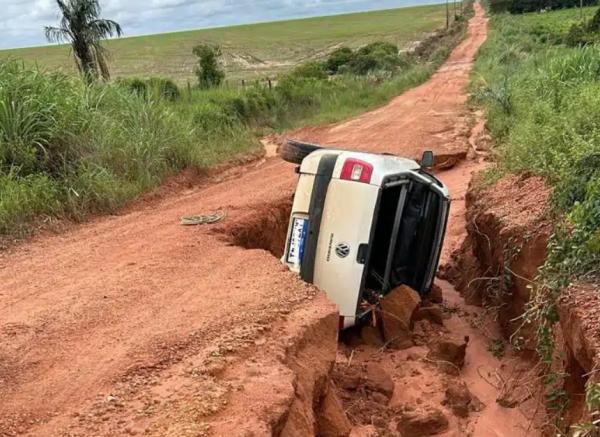 Itanhang&aacute;: Fortes chuvas causam estrago em estradas de terra e at&eacute; asfalto &eacute; levado "embora" na MT-242