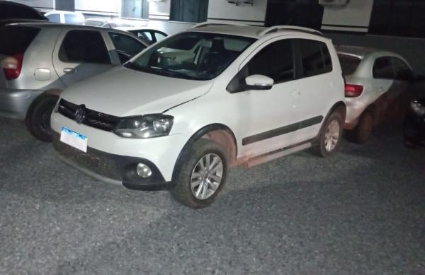 Sorriso: PM recupera ve&iacute;culo furtado, no Jd Carolina; Bandidos usaram fita pra adulterar placa