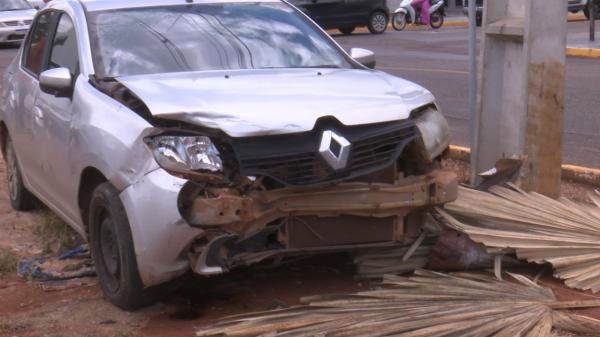 Sorriso: Carros colidem ap&oacute;s ve&iacute;culo avan&ccedil;ar preferencial, na Lupic&iacute;nio Rodrigues 