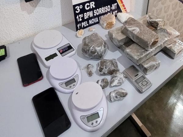 Nova Ubirat&atilde;: PM apreende maconha, coca&iacute;na e pasta base em casa de jovem que ficou "nervoso" ao ver viatura