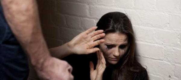 Homem agride esposa que, por estar cansada, cochilou na igreja em Cuiabá (MT)