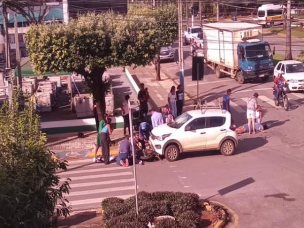 Sorriso: Motociclista e crian&ccedil;a ficam feridas ap&oacute;s acidente entre moto e carro, na Tancredo Neves