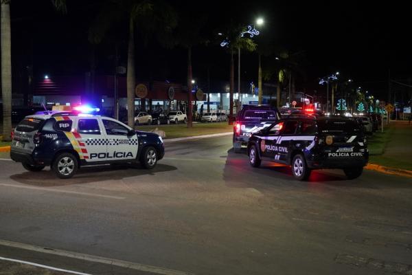 Lucas: Homem acorda com b&ecirc;bado desconhecido "mijando" em sua cama, apanha e quase leva facada do invasor