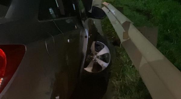 Sorriso: Motorista perde controle de dire&ccedil;&atilde;o e bate carro em grade de prote&ccedil;&atilde;o, na BR-163 