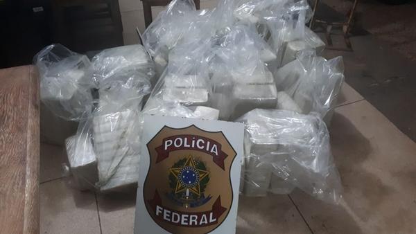 Mais de 300 kg de cocaína são apreendidos e quatro pessoas são presas pela PF em MT
