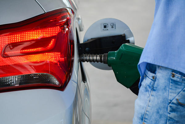 Preço do etanol começa a cair nas bombas e já chega a R$ 3,00 nos postos da Capital