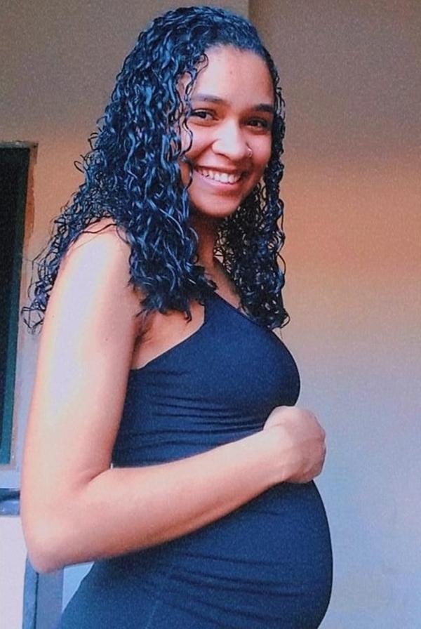 Jovem morta que teve bebê arrancado da barriga conheceu suspeita do crime pelas redes sociais, diz família