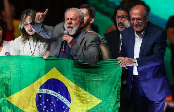PT oficializa candidatura de Lula à Presidência da República