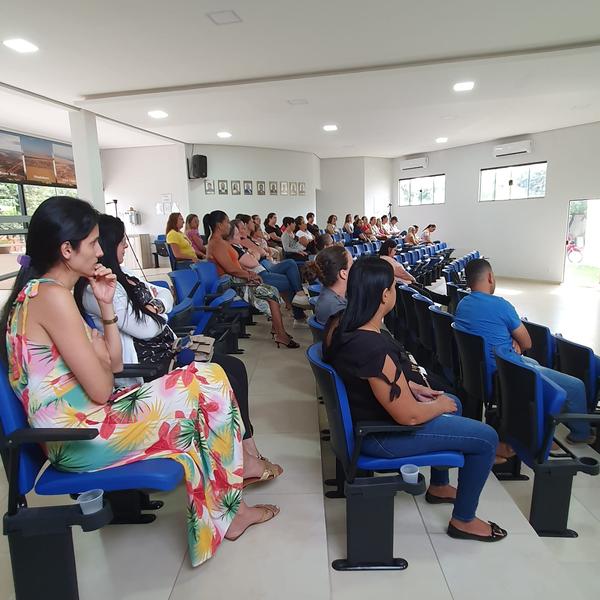 Nova Ubiratã: Palestra "Psicologia e Qualidade de Vida" é promovida pela Secretaria de Educação com foco nos servidores 
