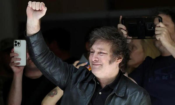 Javier Milei vence as eleições no 2° turno e é o novo presidente da Argentina