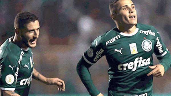 Palmeiras bate Fluminense e vê líder a três pontos