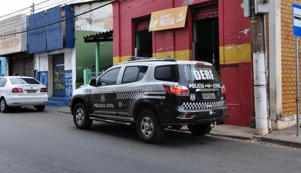  Estudante de Direito quebra vidro de carro e furta tapetes avaliados em mais de R$ 10 mil