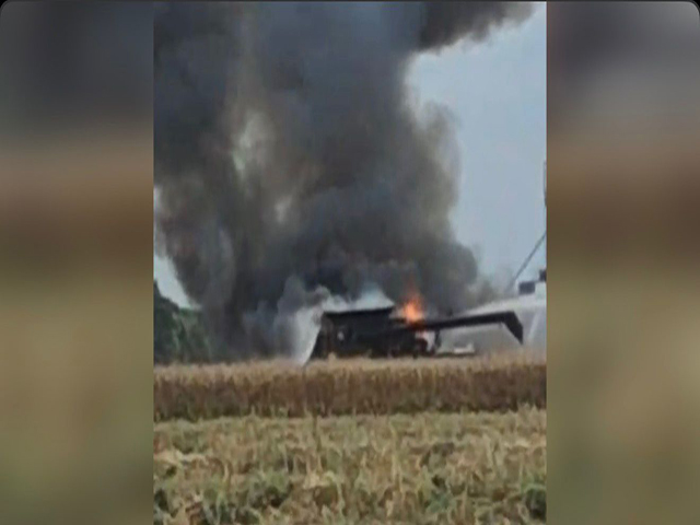 Colheitadeira pega fogo durante colheita de milho em fazenda entre Sorriso e Ipiranga do Norte